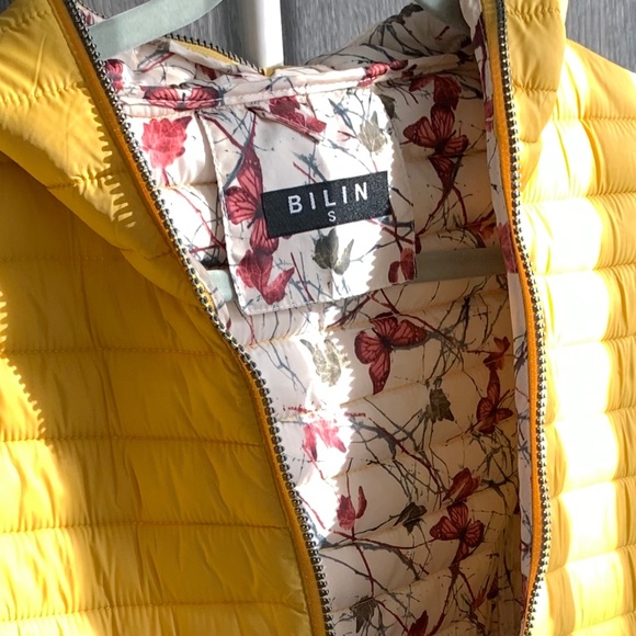 Water Repellent Yellow Jacket - Picture 2 of 10